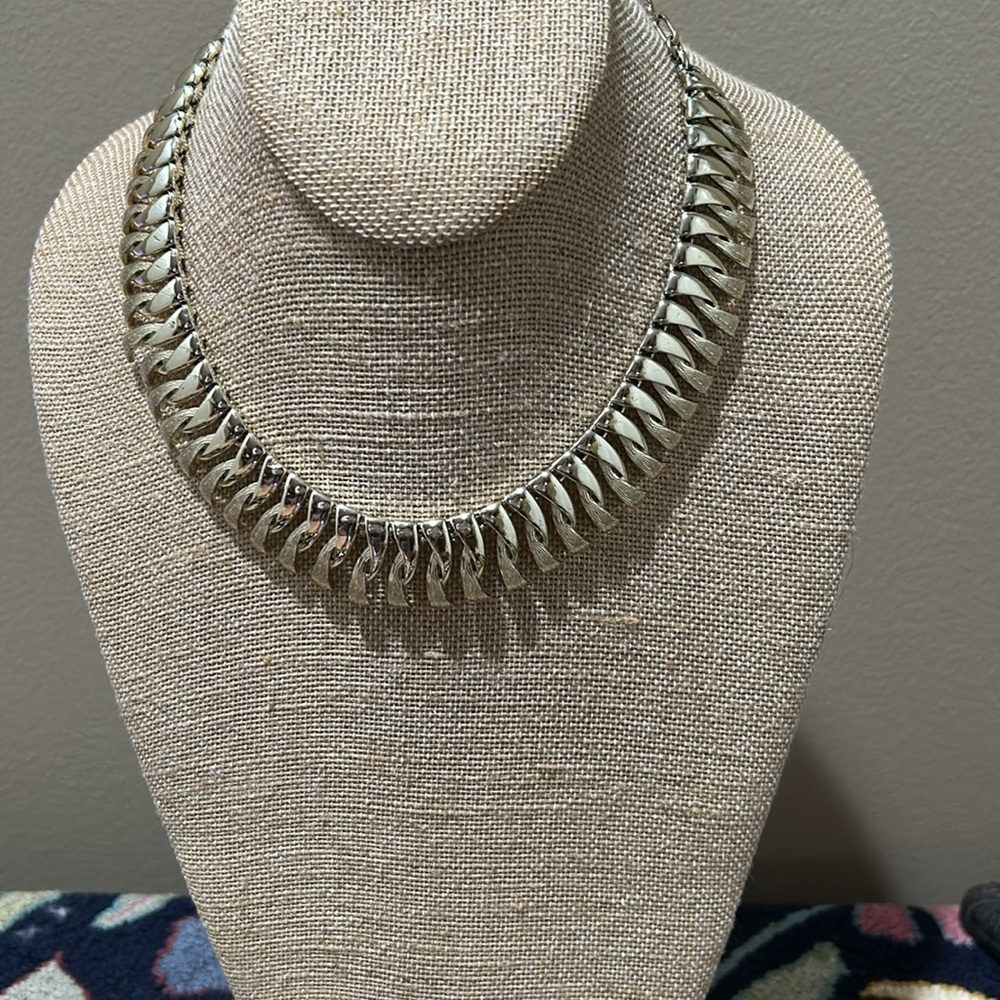 Monet Necklace “A Treasure from Mom’s Collection). Silver Toned Beautiful - Picture 2 of 3